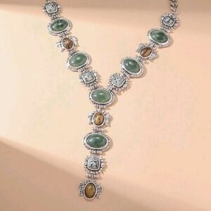 BRAND NEW ** Elegant Silver and Green Statement Necklace